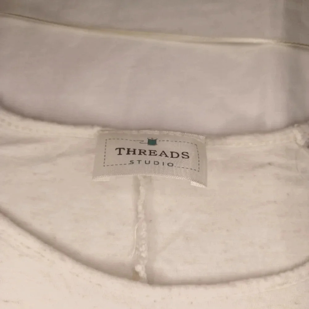 Threads studio T-shirt - Picture 3 of 11